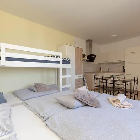 Apartma Vesna Appartamento *