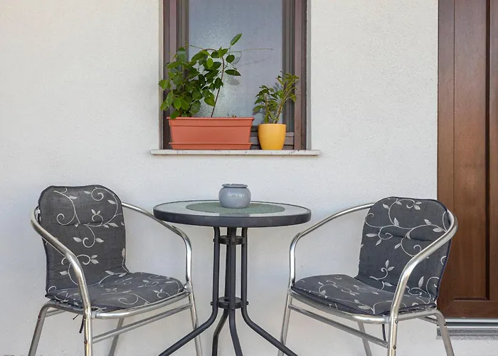 아파트 아파르트마 베스나 *